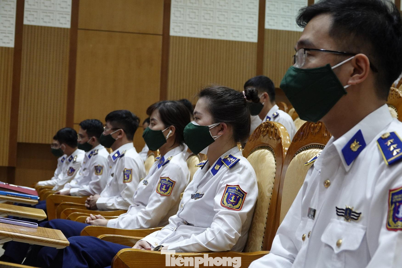 Cán bộ, sĩ quan trẻ CSB tham dự tọa đàm tại điểm cầu Bộ Tư lệnh CSB. Ảnh: Nguyễn Minh