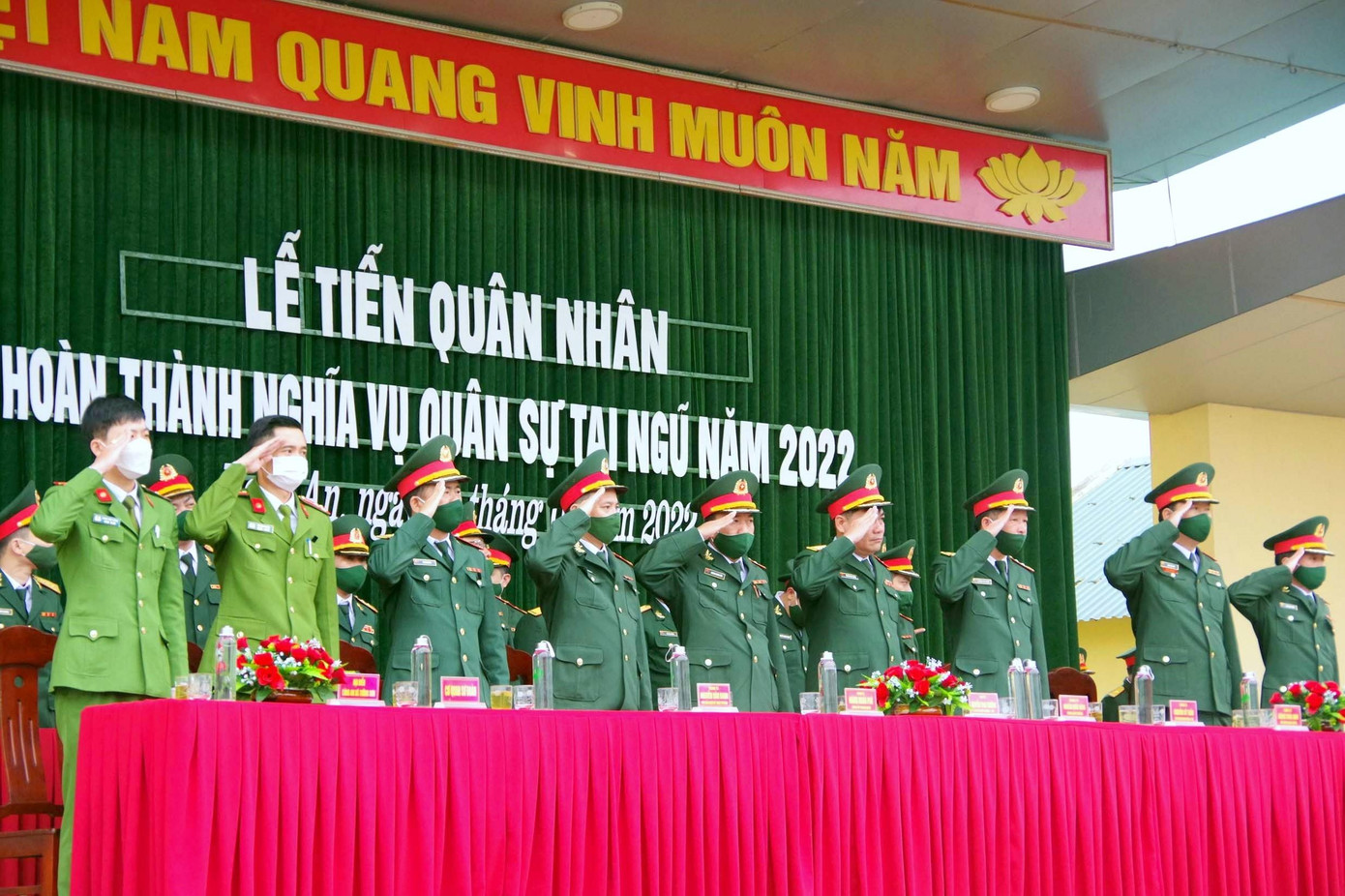 Các đại biểu dự buổi lễ Các đại biểu dự buổi lễ