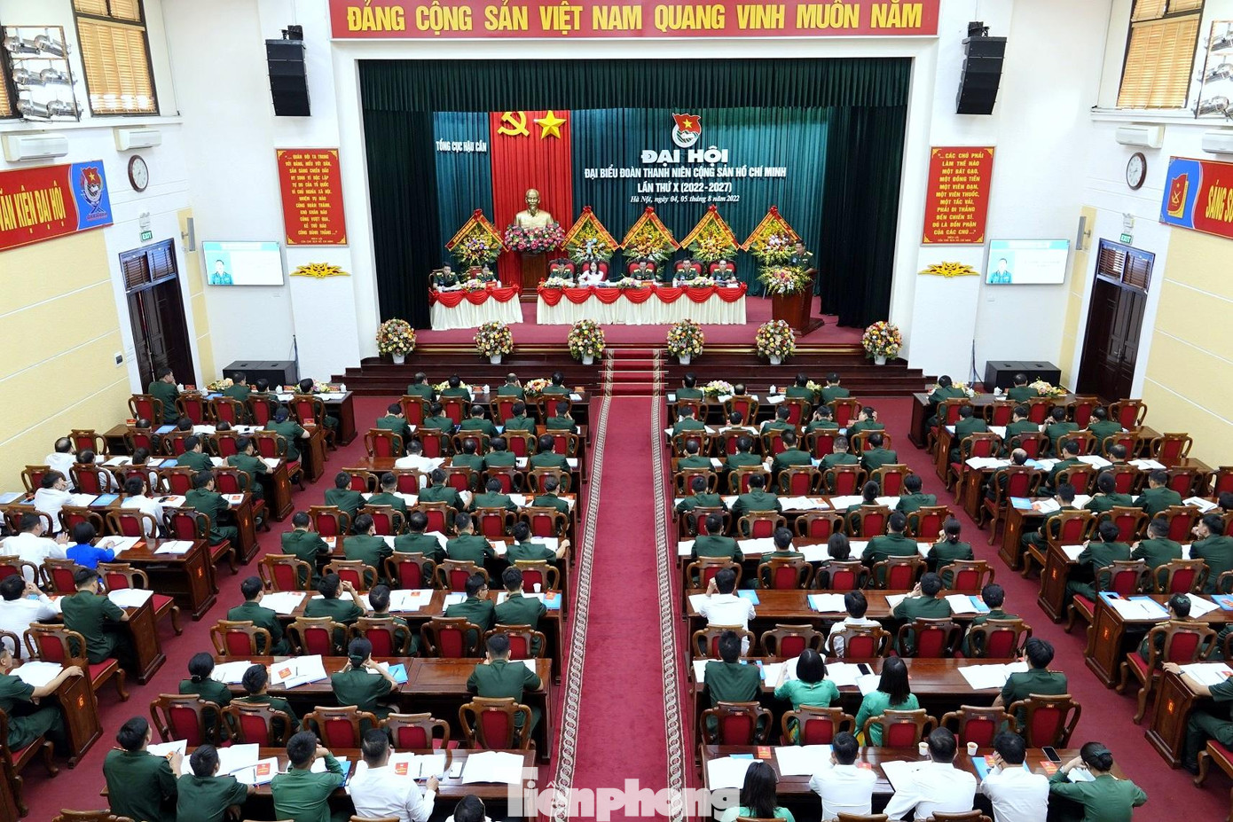 Trong số 119 đại biểu tham gia ĐH, có 31 đại biểu nữ; độ tuổi trung bình của đại biểu là 33,5 tuổi, đại biểu trẻ nhất 23 tuổi Trong số 119 đại biểu tham gia ĐH, có 31 đại biểu nữ; độ tuổi trung bình của đại biểu là 33,5 tuổi, đại biểu trẻ nhất 23 tuổi