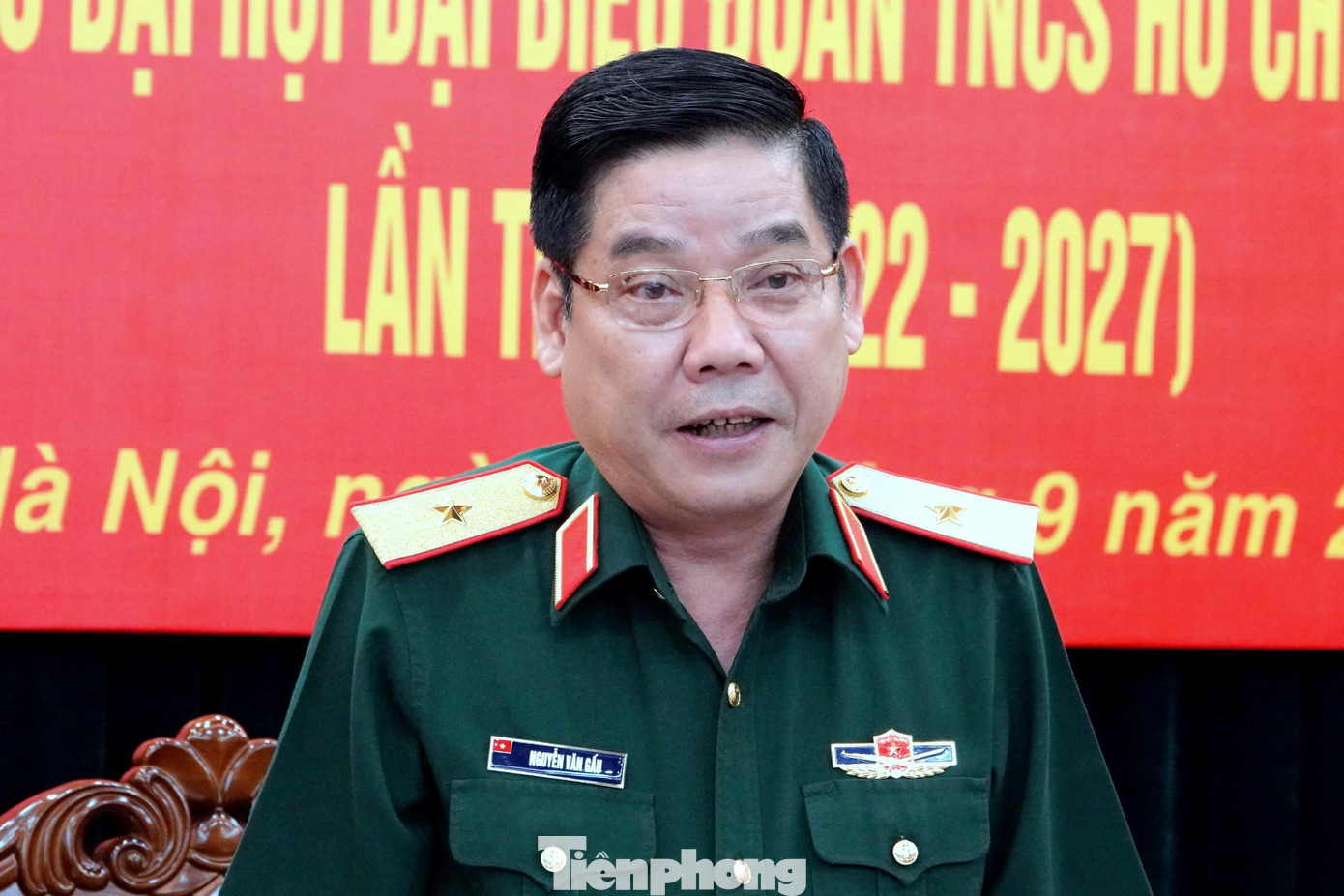 Thiếu tướng Nguyễn Văn Gấu - Phó Chủ nhiệm Tổng cục Chính trị Quân đội nhân dân Việt Nam phát biểu kết luận hội nghị. Ảnh: Nguyễn Minh