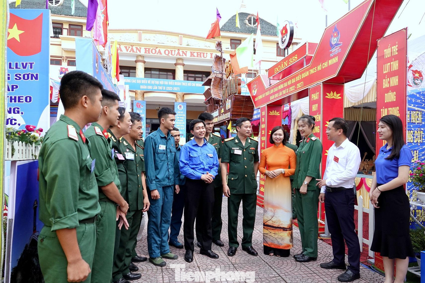 Lãnh đạo Ban Thanh niên Quân đội và các tỉnh Đoàn trên địa bàn Quân khu trò chuyện với ĐVTN Quân khu 1