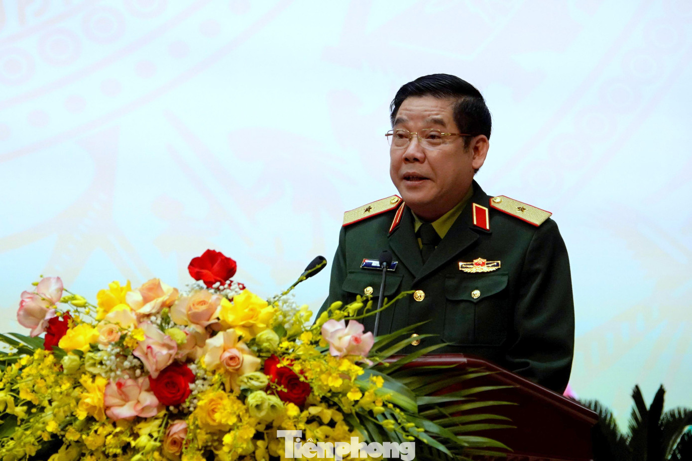 Thiếu tướng Nguyễn Văn Gấu - Phó Chủ nhiệm Tổng cục Chính trị QĐND Việt Nam phát biểu tại hội nghị Thiếu tướng Nguyễn Văn Gấu - Phó Chủ nhiệm Tổng cục Chính trị QĐND Việt Nam phát biểu tại hội nghị