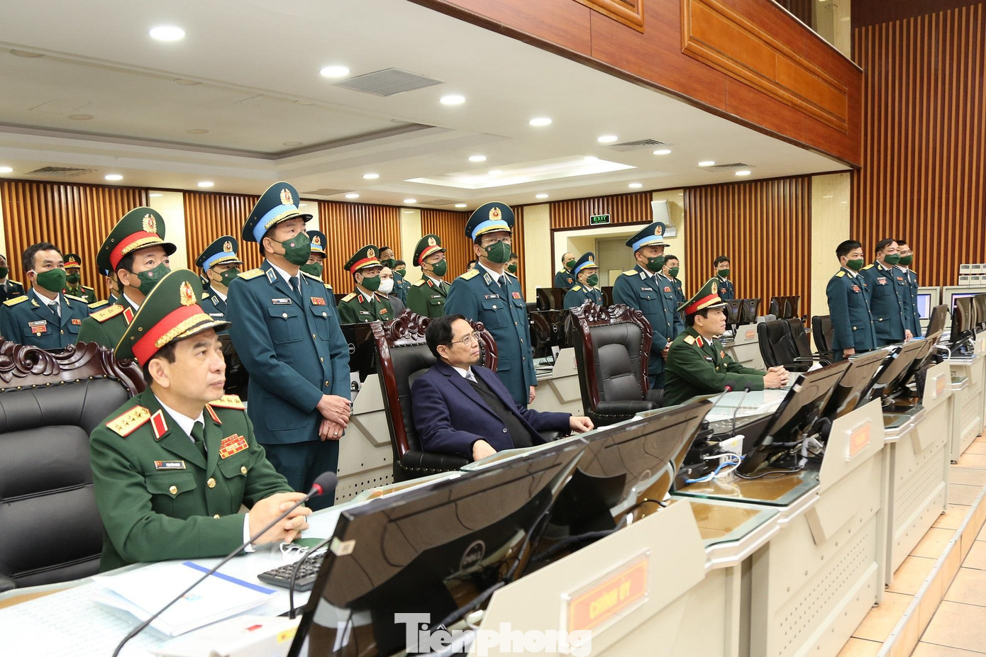 Thủ tướng Phạm Minh Chính và lãnh đạo Bộ Quốc phòng nghe báo cáo và nói chuyện với cán bộ, chiến sĩ Quân chủng PK-KQ qua các điểm cầu Thủ tướng Phạm Minh Chính và lãnh đạo Bộ Quốc phòng nghe báo cáo và nói chuyện với cán bộ, chiến sĩ Quân chủng PK-KQ qua các điểm cầu