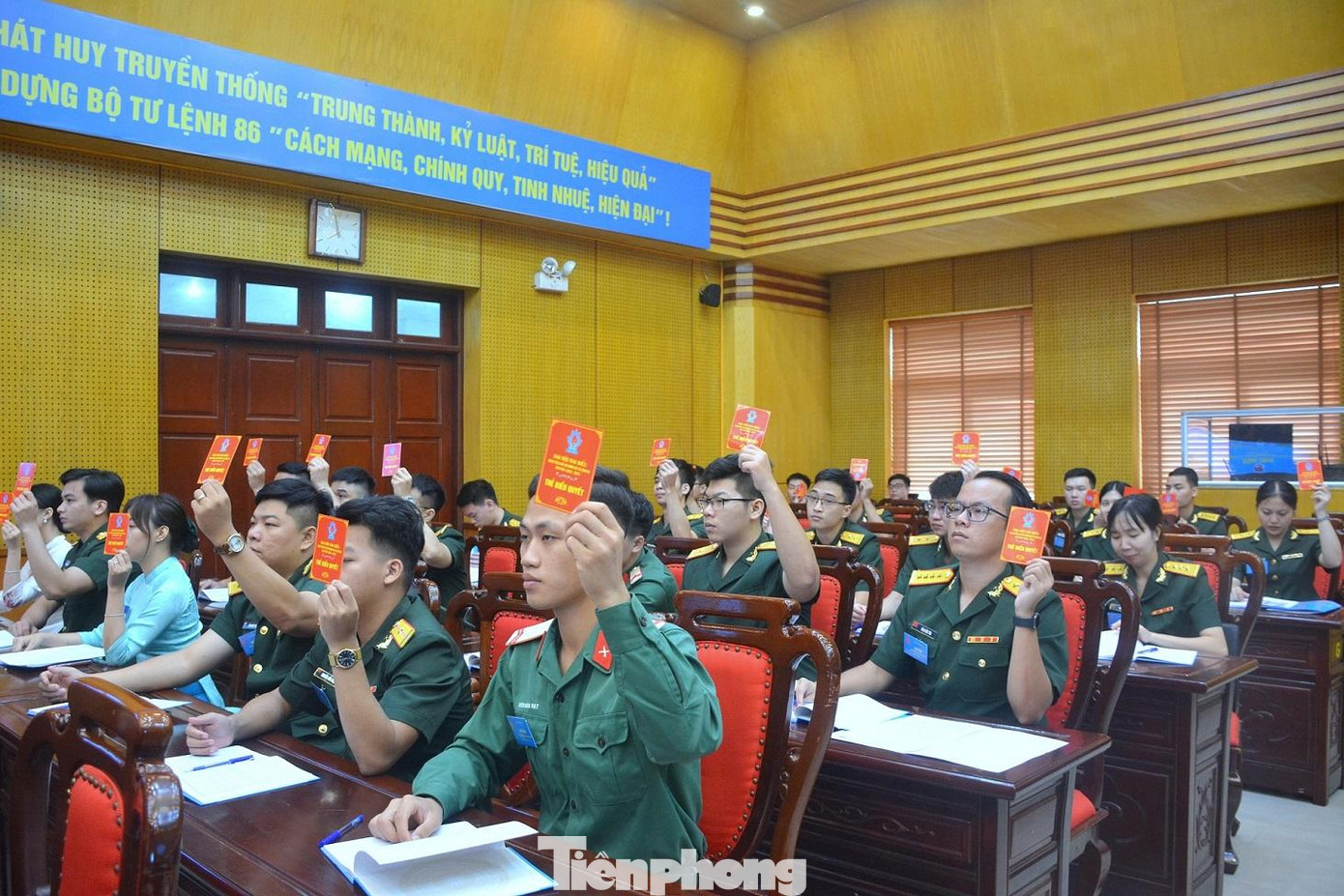 Trong số 69 đại biểu tham gia ĐH, có 12 đại biểu nữ; độ tuổi trung bình của đại biểu là 26, đại biểu trẻ nhất 19 tuổi