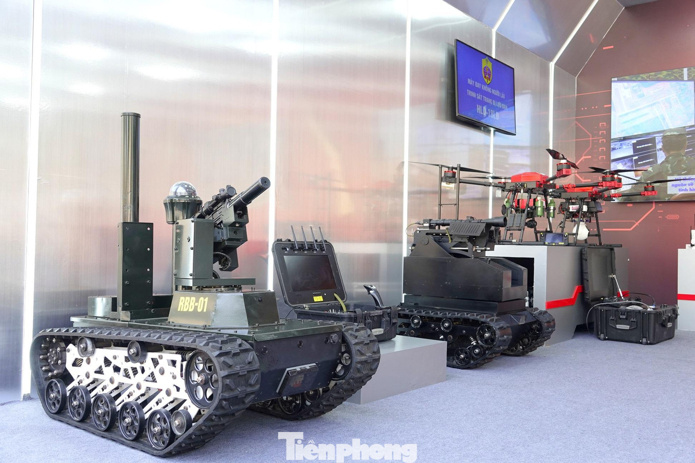 Phân khu trưng bày robot chiến đấu tự hành và máy bay không người lái