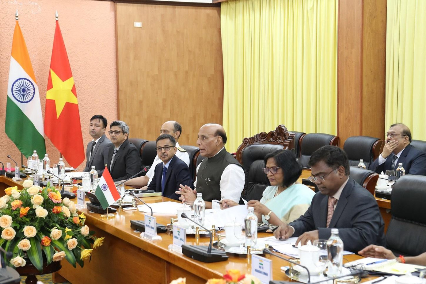 Đoàn quân sự cấp cao Ấn Độ tham gia hội đàm tại trụ sở Bộ Quốc phòng Việt Nam, sáng 8/6