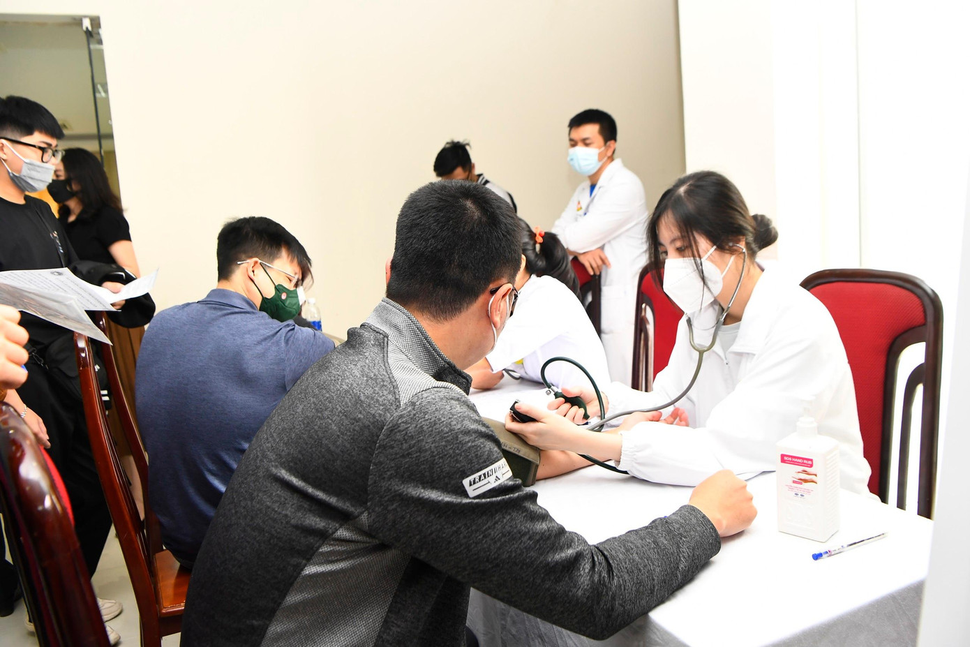 Thu hút đông đảo ĐVTN các đơn vị tham gia hiến máu Thu hút đông đảo ĐVTN các đơn vị tham gia hiến máu