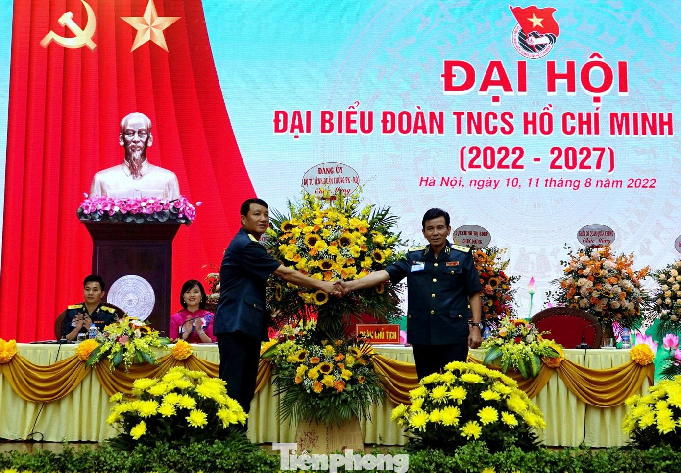 Lãnh đạo Quân chủng PK-KQ chúc mừng ĐH Lãnh đạo Quân chủng PK-KQ chúc mừng ĐH