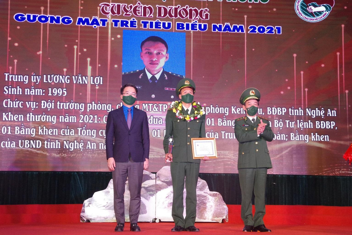 Trung tướng Đỗ Danh Vượng, Chính ủy BĐBP và Bí thư Trung ương Đoàn Nguyễn Tường Lâm trao thưởng cho các Gương mặt trẻ tiêu biểu BĐBP năm 2021 Trung tướng Đỗ Danh Vượng, Chính ủy BĐBP và Bí thư Trung ương Đoàn Nguyễn Tường Lâm trao thưởng cho các Gương mặt trẻ tiêu biểu BĐBP năm 2021