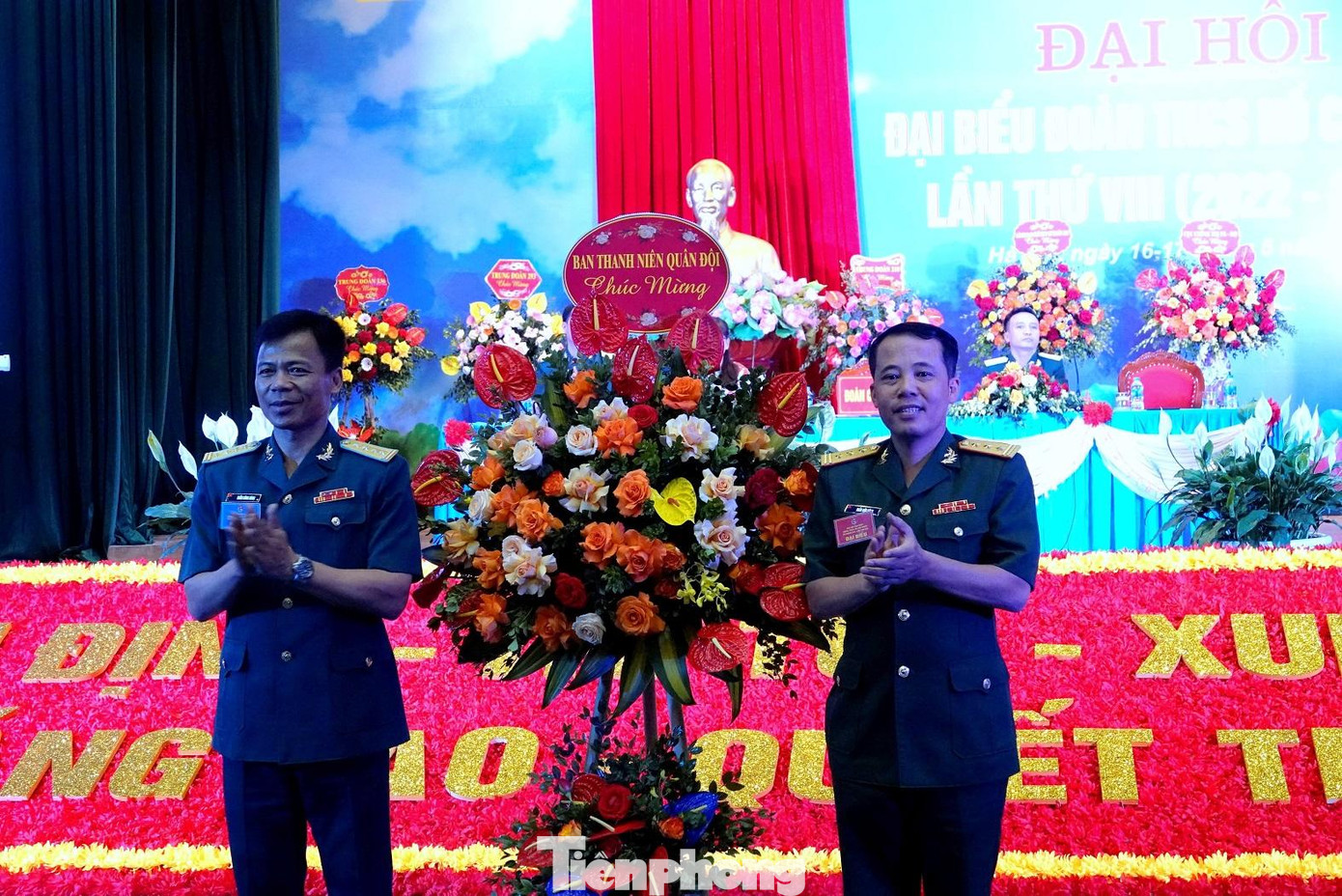 Lãnh đạo Ban Thanh niên Quân đội chúc mừng đại hội Lãnh đạo Ban Thanh niên Quân đội chúc mừng đại hội