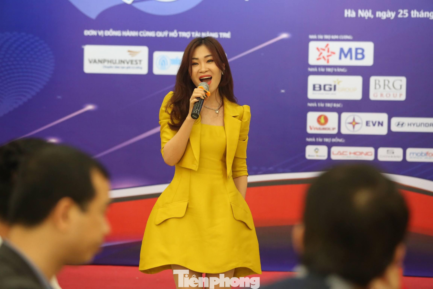 Nguyễn Thị Ngọc Hà biểu diễn nghệ thuật tại buổi gala Nguyễn Thị Ngọc Hà biểu diễn nghệ thuật tại buổi gala