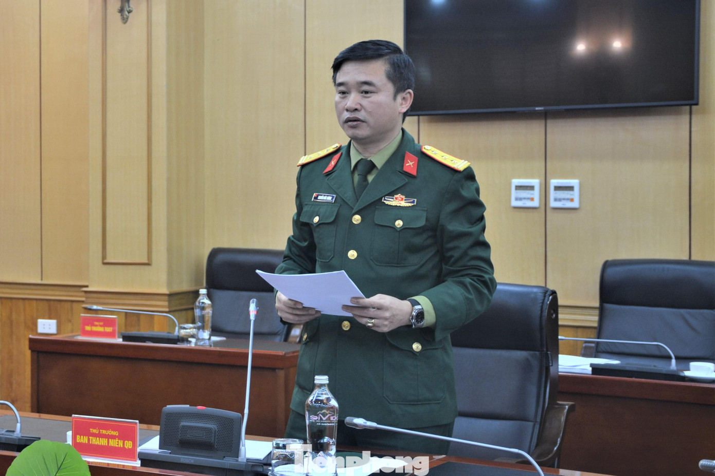 Thượng tá Nguyễn Đức Cương phát biểu tại hội nghị Thượng tá Nguyễn Đức Cương phát biểu tại hội nghị