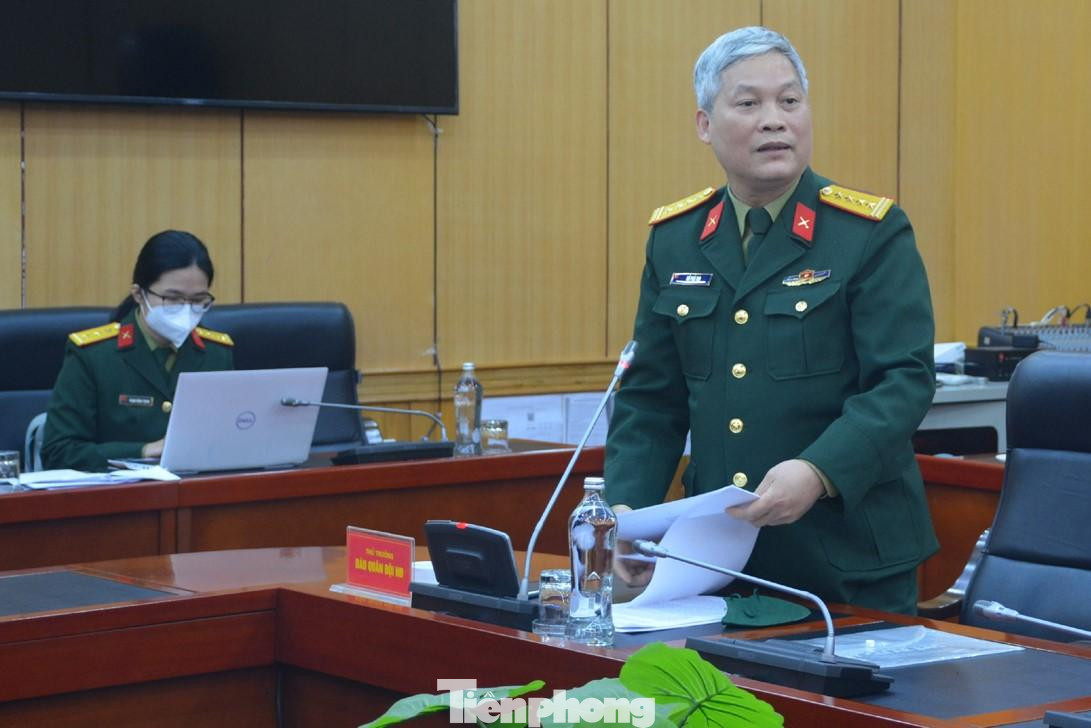 Đại tá Đỗ Phú Thọ, Phó Tổng biên tập Báo Quân đội nhân dân - thành viên Hội đồng bình chọn phát biểu ý kiến tại hội nghị Đại tá Đỗ Phú Thọ, Phó Tổng biên tập Báo Quân đội nhân dân - thành viên Hội đồng bình chọn phát biểu ý kiến tại hội nghị