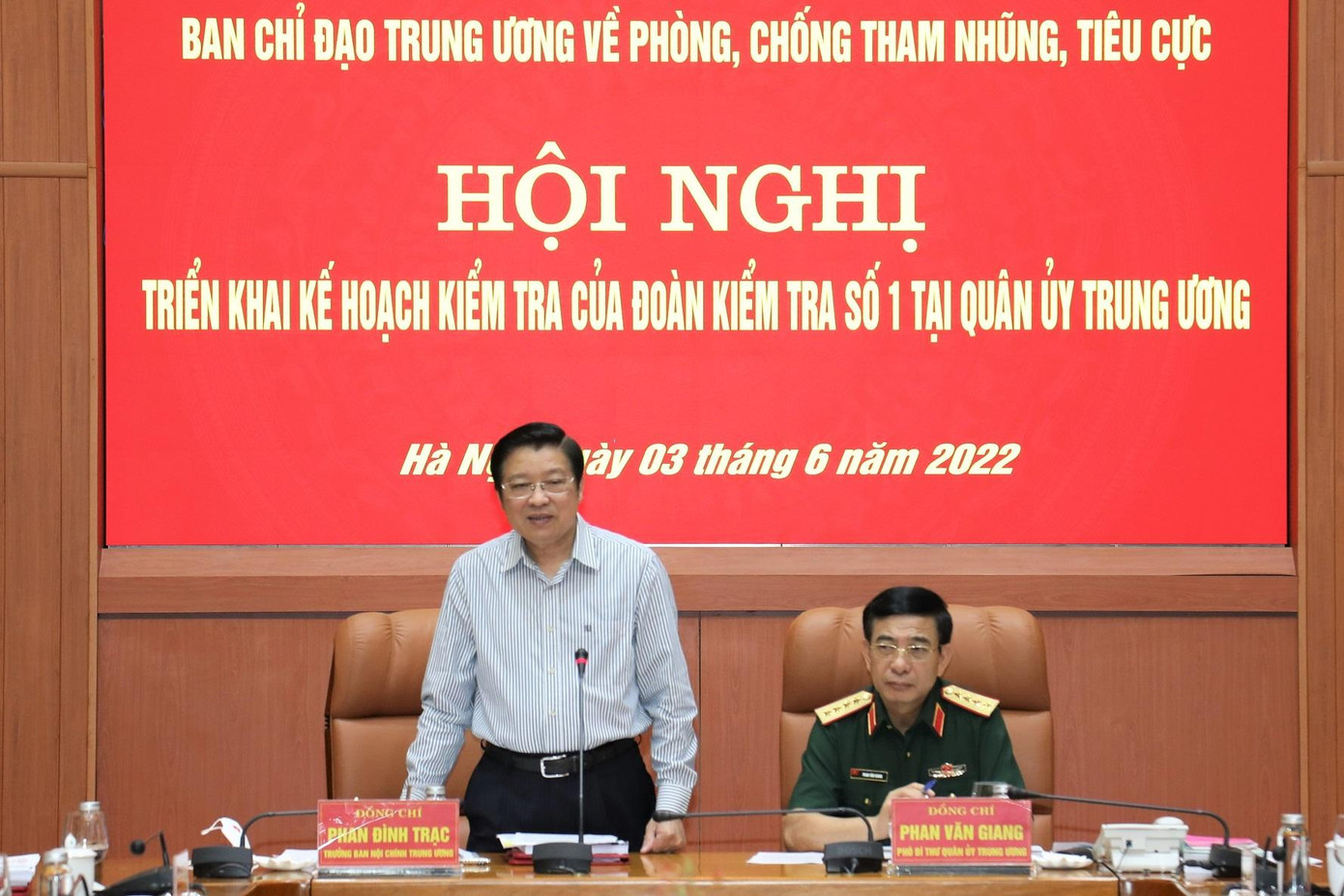 Ủy viên Bộ Chính trị, Bí thư Trung ương Đảng, Trưởng ban Nội chính Trung ương Phan Đình Trạc phát biểu tại hội nghị Ủy viên Bộ Chính trị, Bí thư Trung ương Đảng, Trưởng ban Nội chính Trung ương Phan Đình Trạc phát biểu tại hội nghị