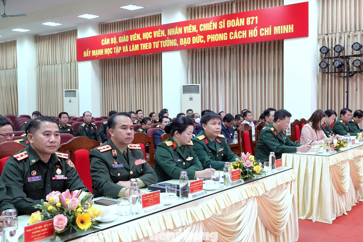 Tham dự buổi lễ có lãnh đạo, đại biểu các cơ quan chuyên môn thuộc Bộ Quốc phòng hai nước và lãnh đạo Ban Quốc tế Trung ương Đoàn