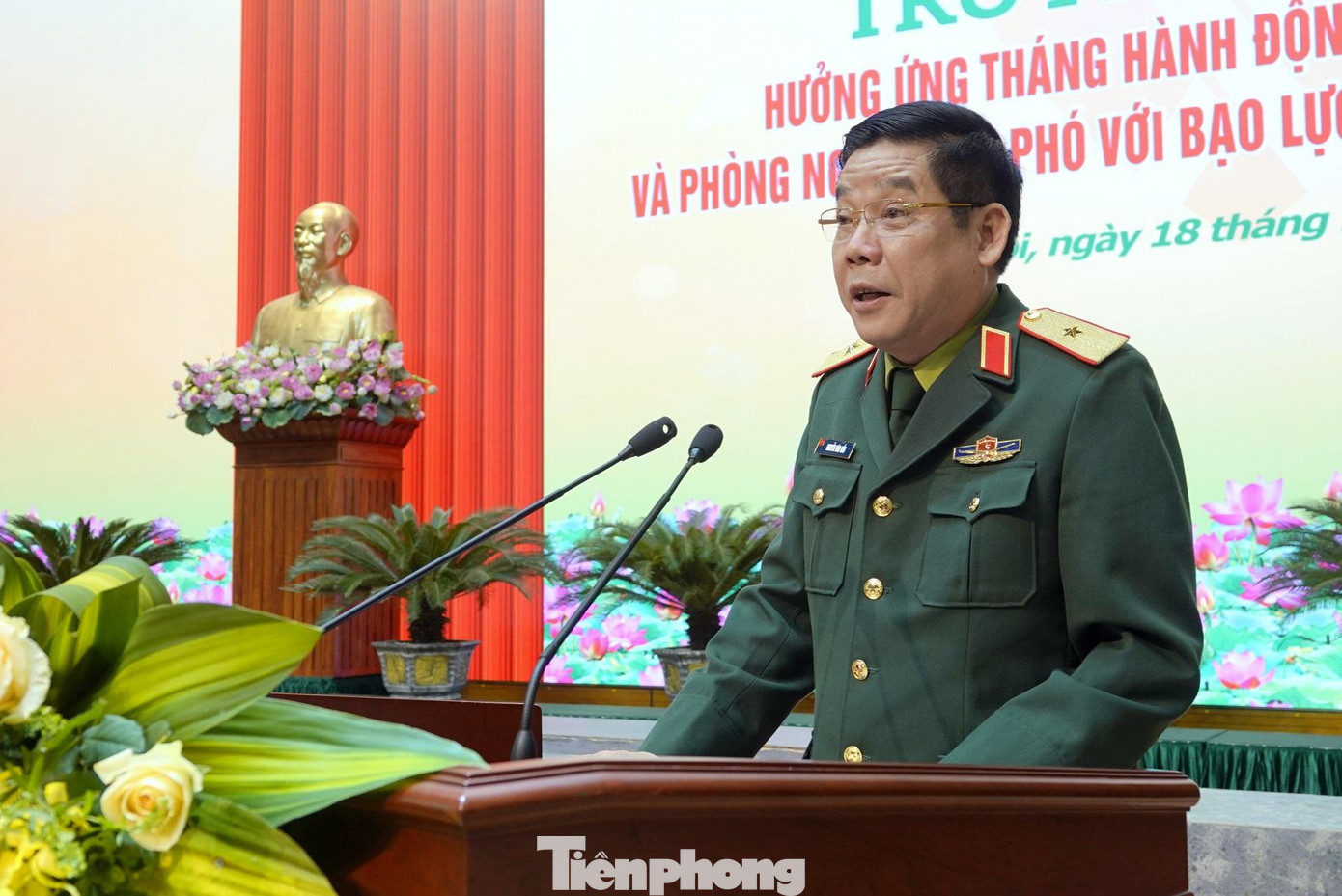 Thiếu tướng Nguyễn Văn Gấu - Phó Chủ nhiệm Tổng cục Chính trị Quân đội nhân dân Việt Nam phát biểu tại điểm cầu trung tâm