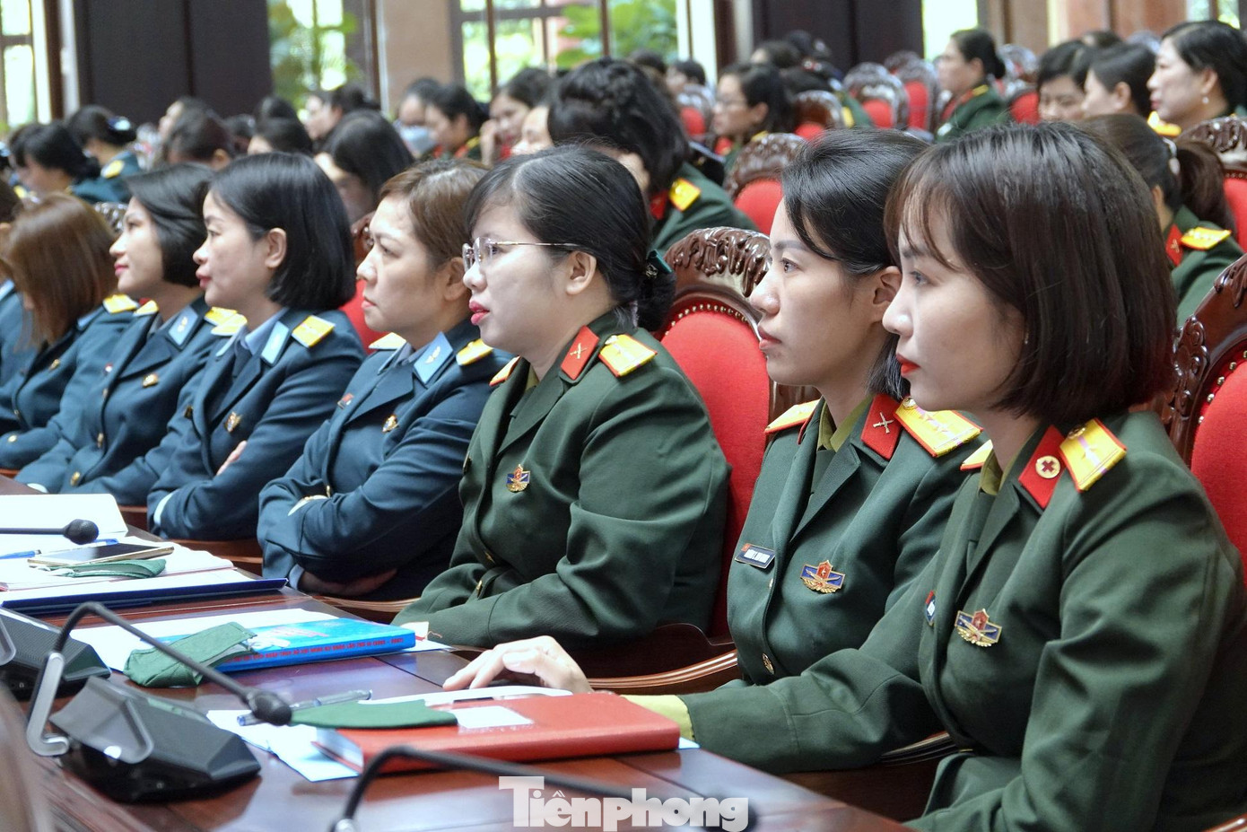 Các nữ quân nhân dự hội nghị Các nữ quân nhân dự hội nghị