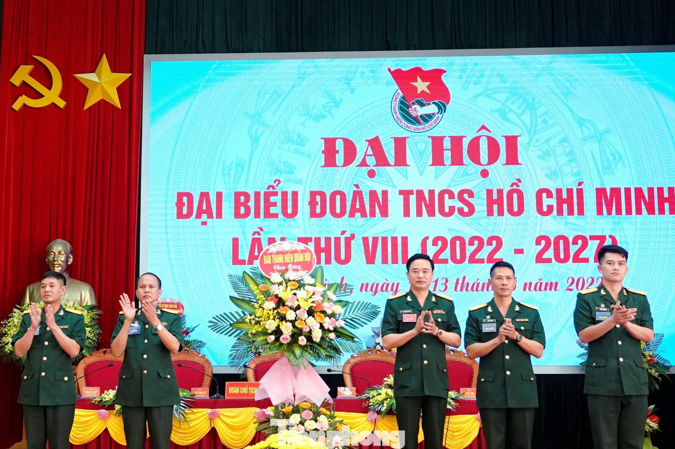 Lãnh đạo Ban Thanh niên Quân đội chúc mừng đại hội Lãnh đạo Ban Thanh niên Quân đội chúc mừng đại hội