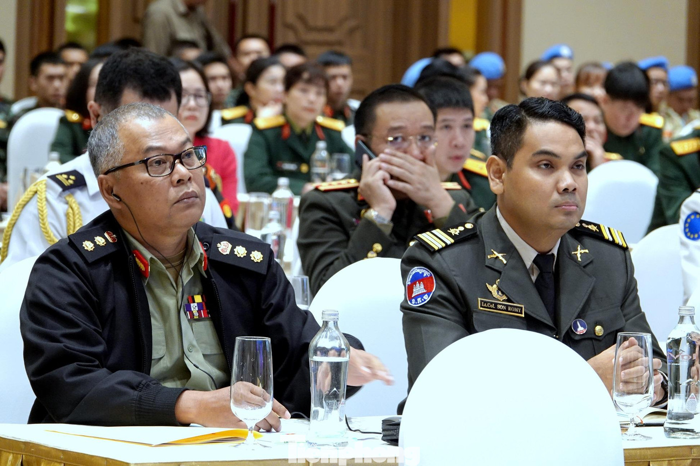 Đại biểu quốc tế dự hội nghị