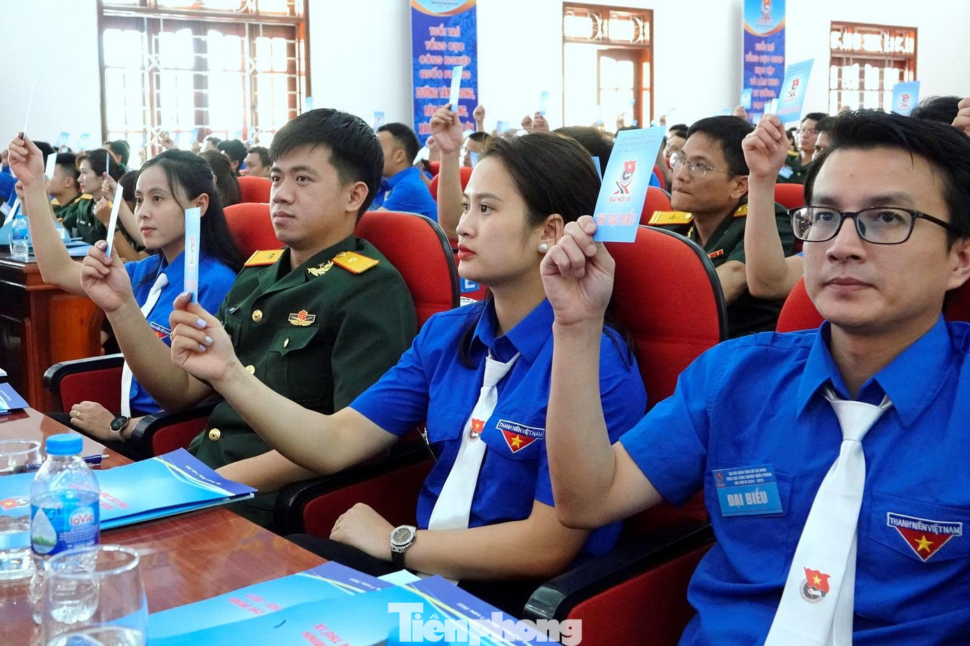 Biểu quyết bầu Đoàn chủ tịch ĐH