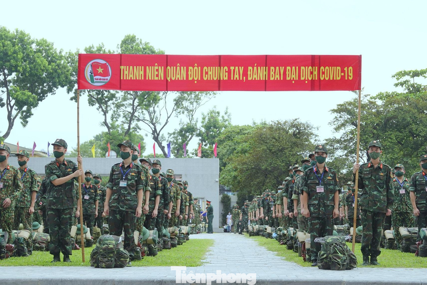 Trong công tác phòng, chống dịch COVID-19, Học viện có 3 tập thể, 26 cá nhân được Trung ương Đoàn tặng Bằng khen; 5 tập thể, 40 cá nhân được khen thưởng cấp Bộ Quốc phòng và Tổng cục Chính trị; 5 tập thể, 65 cá nhân được khen thưởng cấp Học viện. Nhiều tập thể, cá nhân được UBND các tỉnh Bắc Ninh, Bắc Giang, TP Hà Nội, TPHCM và các tỉnh phía Nam tặng bằng khen. Học viện là 1 trong 10 tập thể đạt Giải thưởng Tình nguyện quốc gia năm 2021. Ảnh: Nguyễn Minh