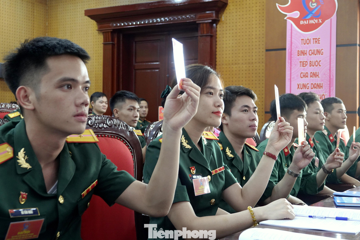 Tham gia ĐH có 151 đại biểu ưu tú đại diện cho hàng nghìn cán bộ, ĐVTN trong toàn Binh chủng; trong đó có 9 đại biểu nữ, độ tuổi trung bình của đại biểu là 28, đại biểu trẻ nhất 19 tuổi. Ảnh: Nguyễn Minh Tham gia ĐH có 151 đại biểu ưu tú đại diện cho hàng nghìn cán bộ, ĐVTN trong toàn Binh chủng; trong đó có 9 đại biểu nữ, độ tuổi trung bình của đại biểu là 28, đại biểu trẻ nhất 19 tuổi. Ảnh: Nguyễn Minh