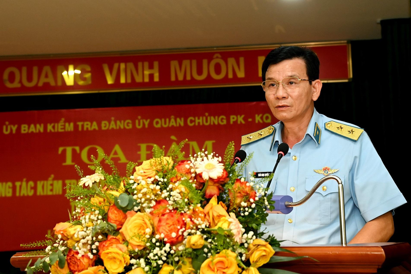 Trung tướng Trần Ngọc Quyến - Bí thư Đảng ủy, Chính ủy Quân chủng Phòng không - Không quân phát biểu chỉ đạo tại tọa đàm. Ảnh: Dương Toàn Trung tướng Trần Ngọc Quyến - Bí thư Đảng ủy, Chính ủy Quân chủng Phòng không - Không quân phát biểu chỉ đạo tại tọa đàm. Ảnh: Dương Toàn