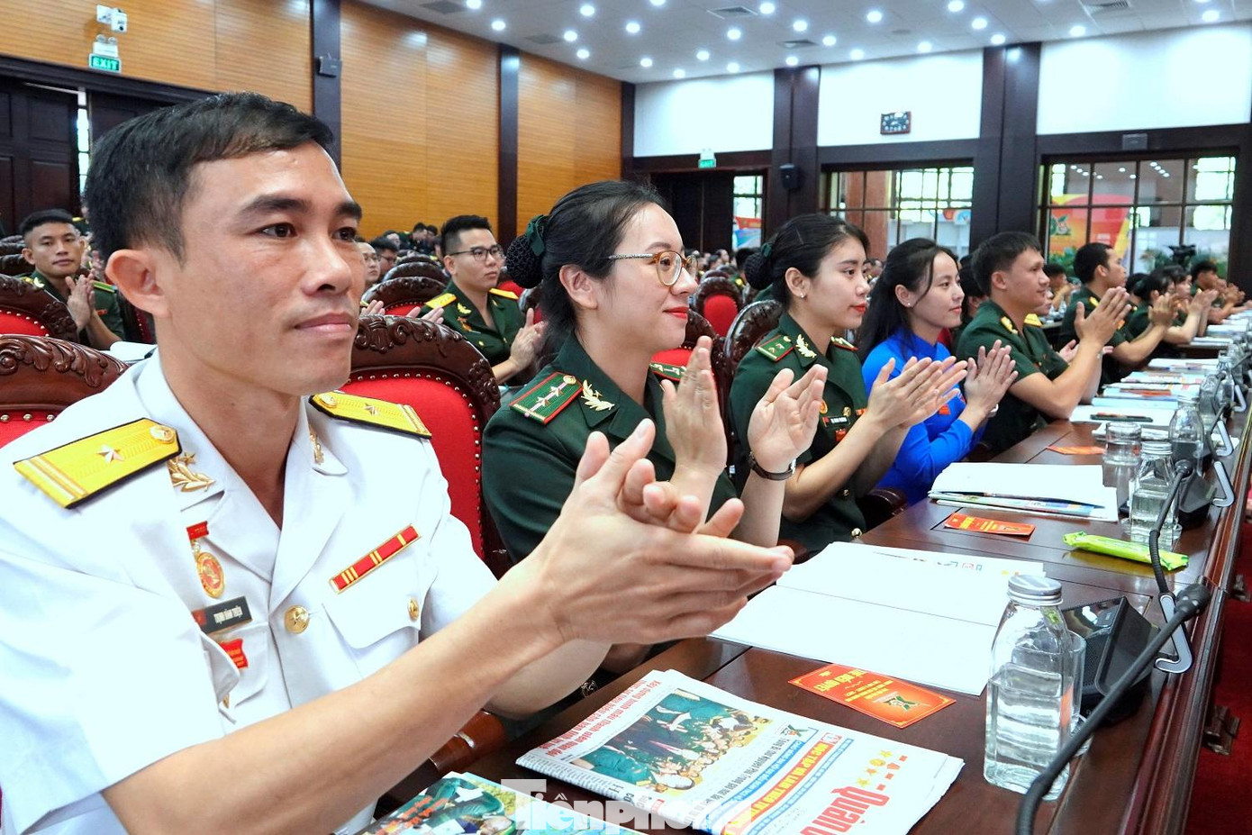 Các đại biểu ưu tú về dự đại hội Các đại biểu ưu tú về dự đại hội