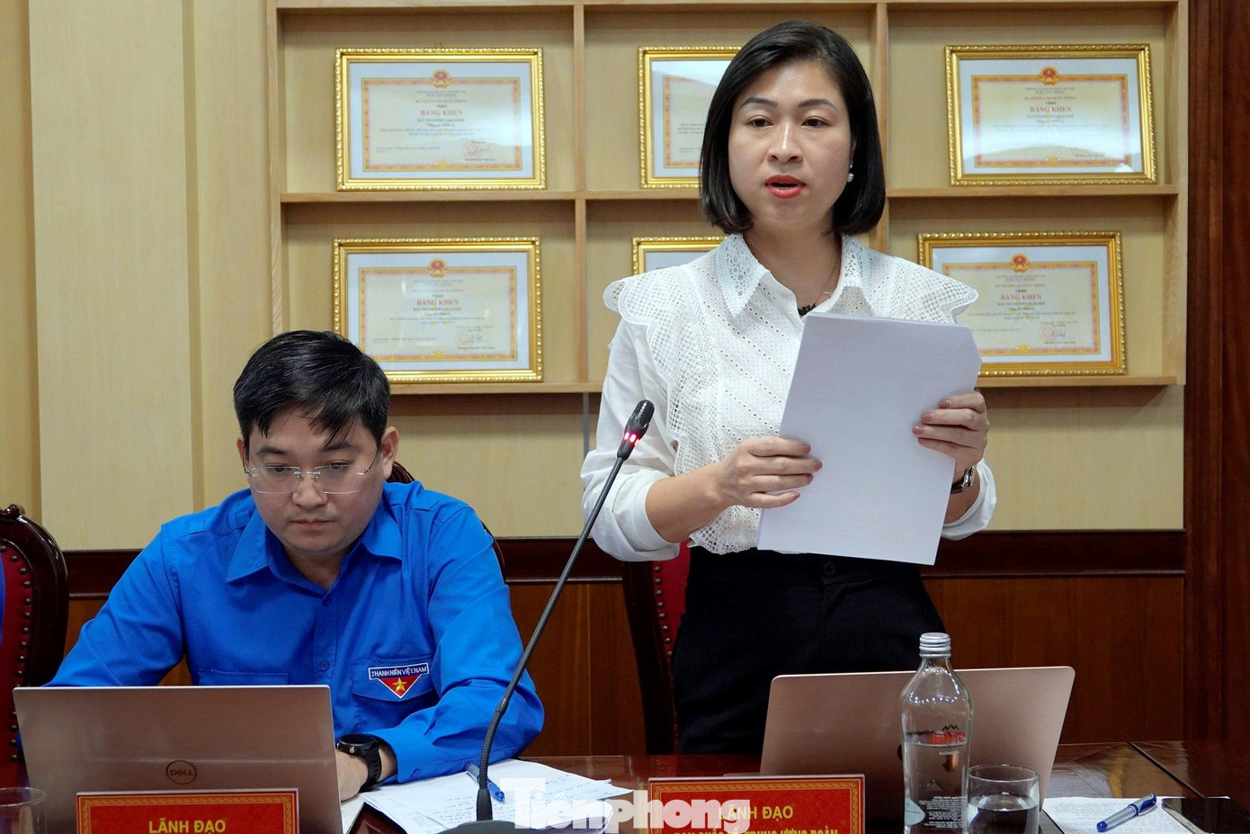 Quyền Trưởng ban Quốc tế Trung ương Đoàn Trịnh Thị Mai Phương nêu ý kiến tại hội nghị