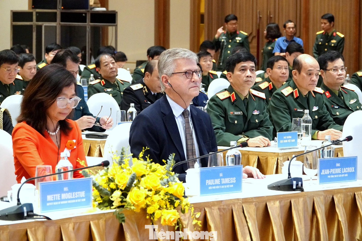 Các đại biểu dự hội nghị