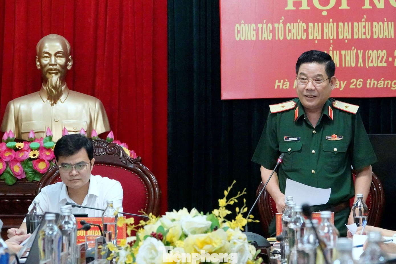 Thiếu tướng Nguyễn Văn Gấu - Phó Chủ nhiệm Tổng cục Chính trị phát biểu tại hội nghị. Ảnh: Nguyễn Minh