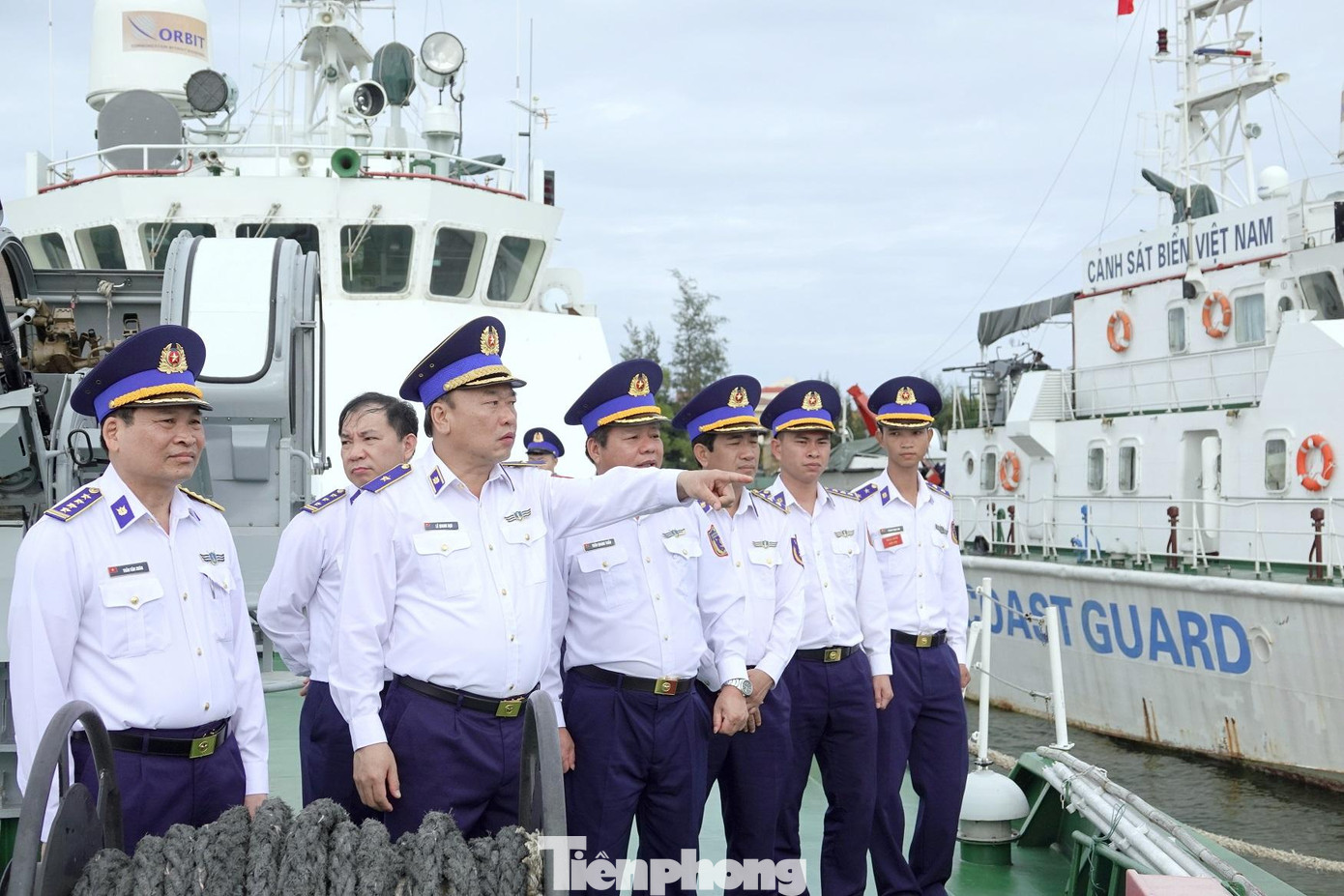 Tư lệnh CSB Việt Nam Lê Quang Đạo (hàng đầu, thứ hai từ trái qua) kiểm tra công tác sẵn sàng chiến đấu tại Vùng CSB 2. Ảnh: Nguyễn Minh Tư lệnh CSB Việt Nam Lê Quang Đạo (hàng đầu, thứ hai từ trái qua) kiểm tra công tác sẵn sàng chiến đấu tại Vùng CSB 2. Ảnh: Nguyễn Minh