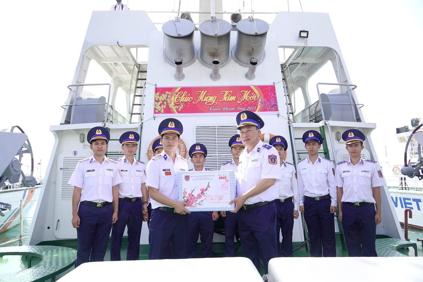 Thiếu tướng Lê Quang Đạo tới kiểm tra, động viên và chúc Tết cán bộ, chiến sĩ tàu Cảnh sát biển tại Vùng cảnh sát biển 4. Ảnh: Nguyễn Minh Thiếu tướng Lê Quang Đạo tới kiểm tra, động viên và chúc Tết cán bộ, chiến sĩ tàu Cảnh sát biển tại Vùng cảnh sát biển 4. Ảnh: Nguyễn Minh