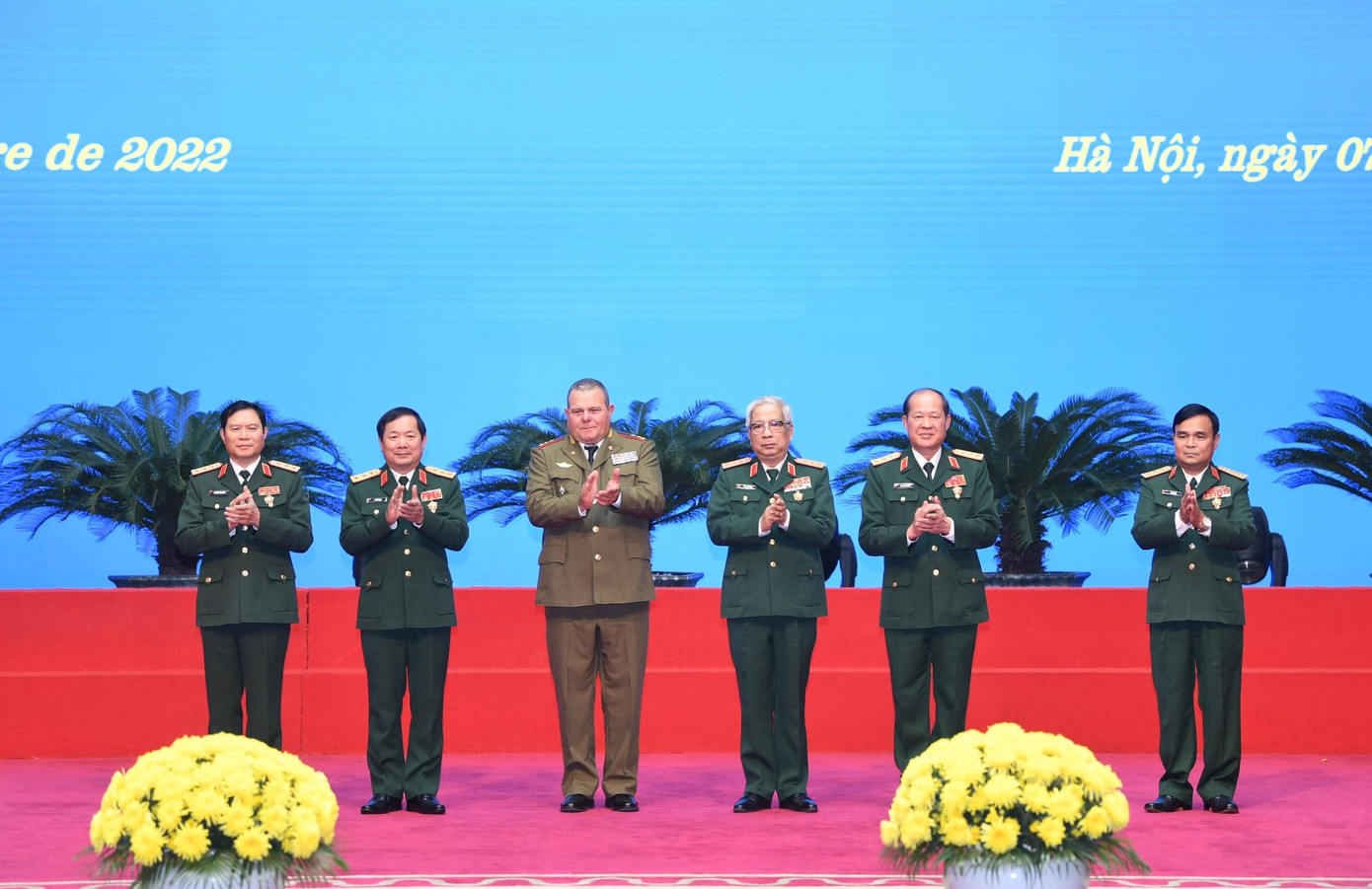 Chủ nhiệm Chính trị các Lực lượng vũ trang Cách mạng Cuba Víctor Rojo Ramos trao Huân chương Antonio Maceo tặng các tướng lĩnh là lãnh đạo, nguyên lãnh đạo Bộ Quốc phòng Chủ nhiệm Chính trị các Lực lượng vũ trang Cách mạng Cuba Víctor Rojo Ramos trao Huân chương Antonio Maceo tặng các tướng lĩnh là lãnh đạo, nguyên lãnh đạo Bộ Quốc phòng