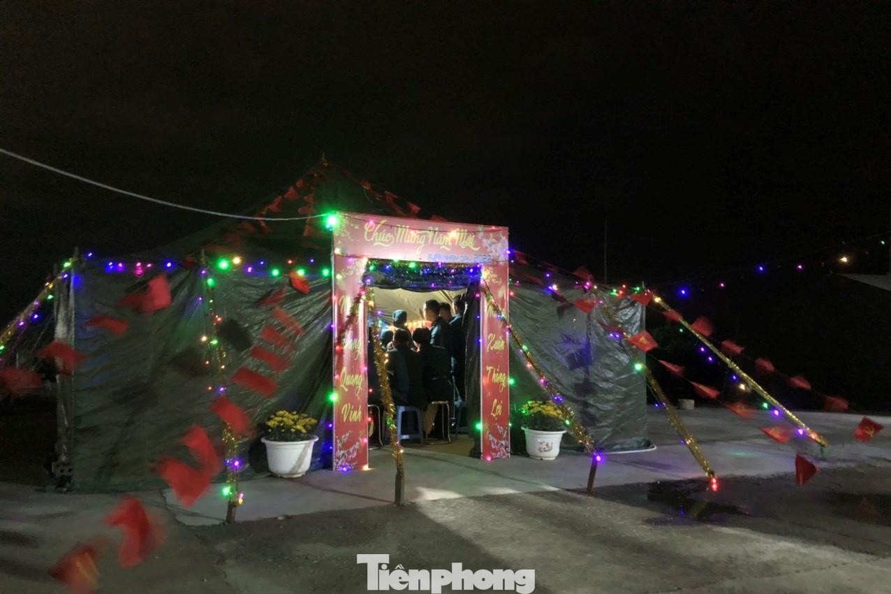 Lán dã chiến được dựng trong khuôn viên Đại đội Pháo phòng không 4 (Tiểu đoàn 105, Sư đoàn Phòng không 363) làm nơi tổ chức sinh hoạt đón giao thừa cho bộ đội