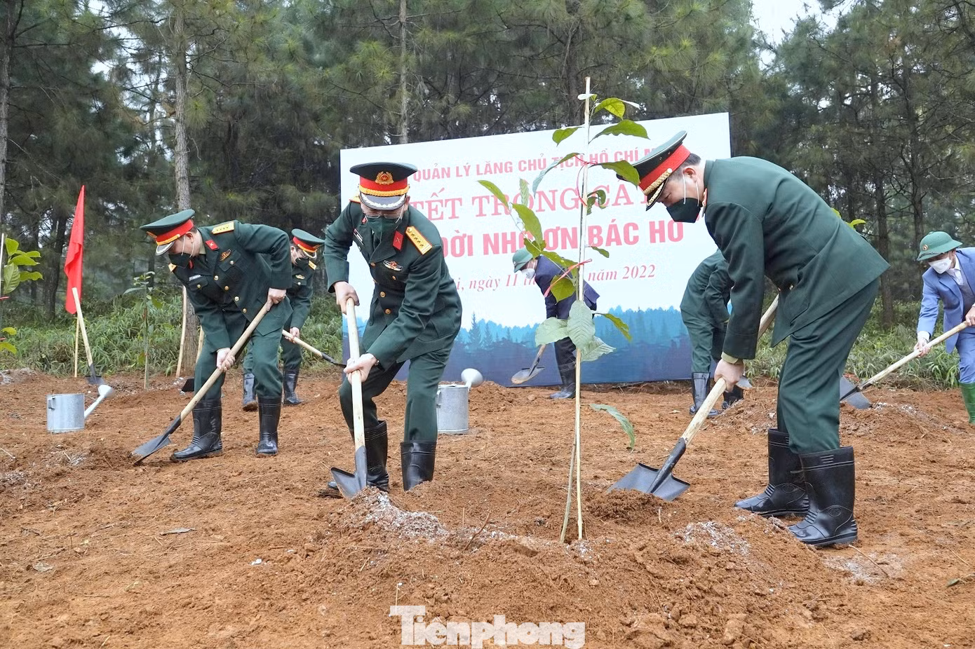 Ban Quản lý Lăng Chủ tịch Hồ Chí Minh tổ chức phát động Tết trồng cây “Đời đời nhớ ơn Bác Hồ” Xuân Nhâm Dần 2022 tại Khu di tích K9 - Đá Chông