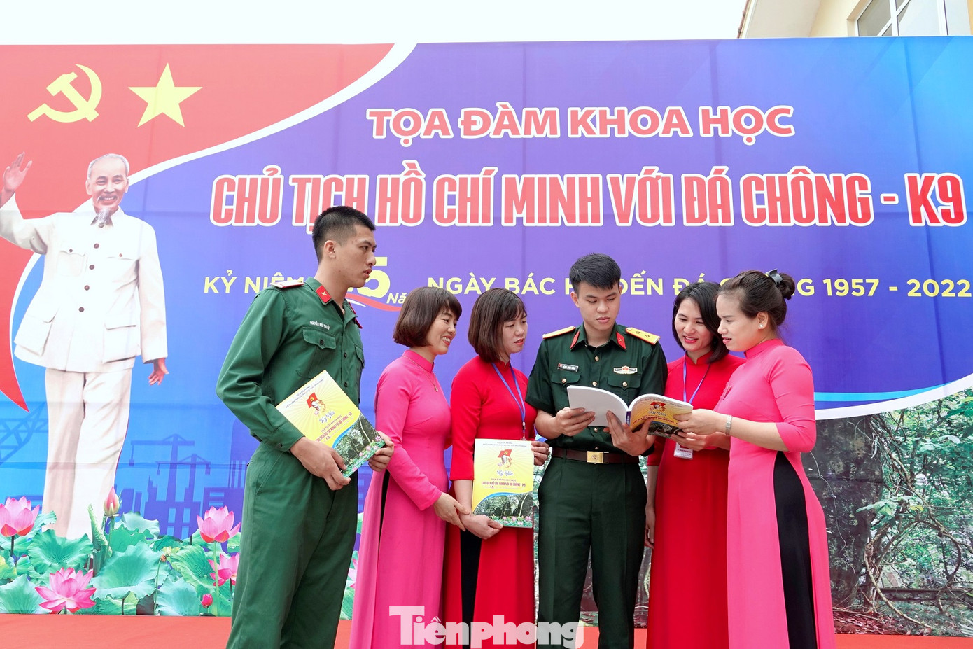 Cán bộ, ĐVTN Ban Quản lý Lăng và Bộ Tư lệnh Bảo vệ Lăng tham gia Tọa đàm khoa học “Chủ tịch Hồ Chí Minh với Đá Chông-K9”, chào mừng kỷ niệm 132 năm ngày sinh của Bác Hồ (19/5/1890-19/5/2022) và kỷ niệm 65 năm lần đầu Bác Hồ đến Đá Chông (1957-2022) Cán bộ, ĐVTN Ban Quản lý Lăng và Bộ Tư lệnh Bảo vệ Lăng tham gia Tọa đàm khoa học “Chủ tịch Hồ Chí Minh với Đá Chông-K9”, chào mừng kỷ niệm 132 năm ngày sinh của Bác Hồ (19/5/1890-19/5/2022) và kỷ niệm 65 năm lần đầu Bác Hồ đến Đá Chông (1957-2022)