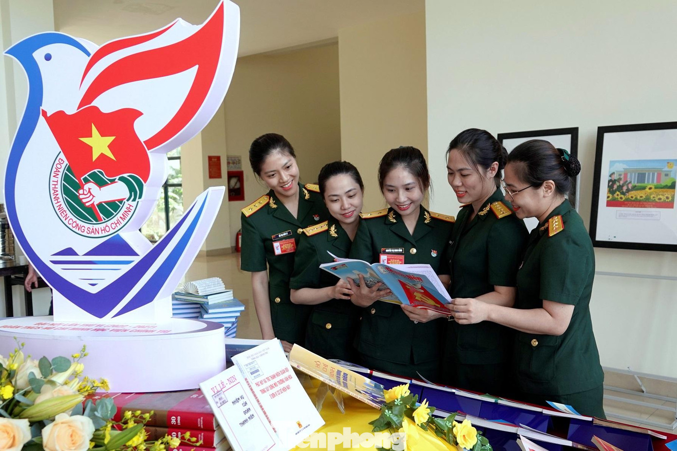 Một số nữ đại biểu tham gia đại hội Một số nữ đại biểu tham gia đại hội