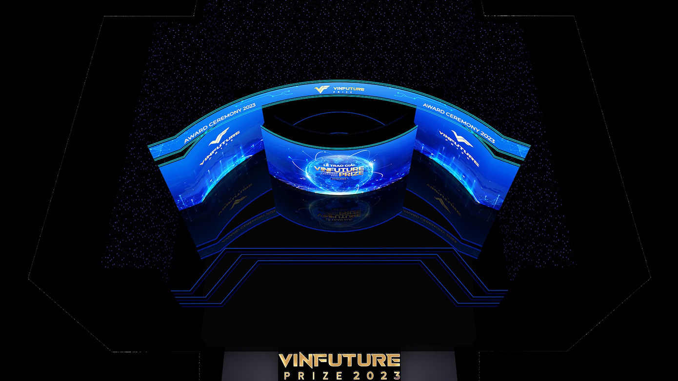 Màn hình LED trên sân khấu được thiết kế như vòng tay rộng mở ôm trọn, nối liền, thể hiện thông điệp “Chung sức toàn cầu” của VinFuture 2023. Với chủ đề này, VinFuture 2023 tôn vinh những trí tuệ kiệt xuất của cộng đồng khoa học cùng góp phần kiến tạo môi trường sống bền vững và một thế giới bình đẳng, tốt đẹp hơn dựa trên sự hợp tác, chung sức toàn cầu.