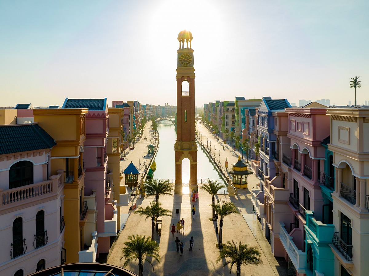 Bắt trọn cảm xúc qua những bức hình tại“nước Ý" thu nhỏ, khu phố Âu như được dát vàng từ ánh hoàng hôn đẹp như mơ