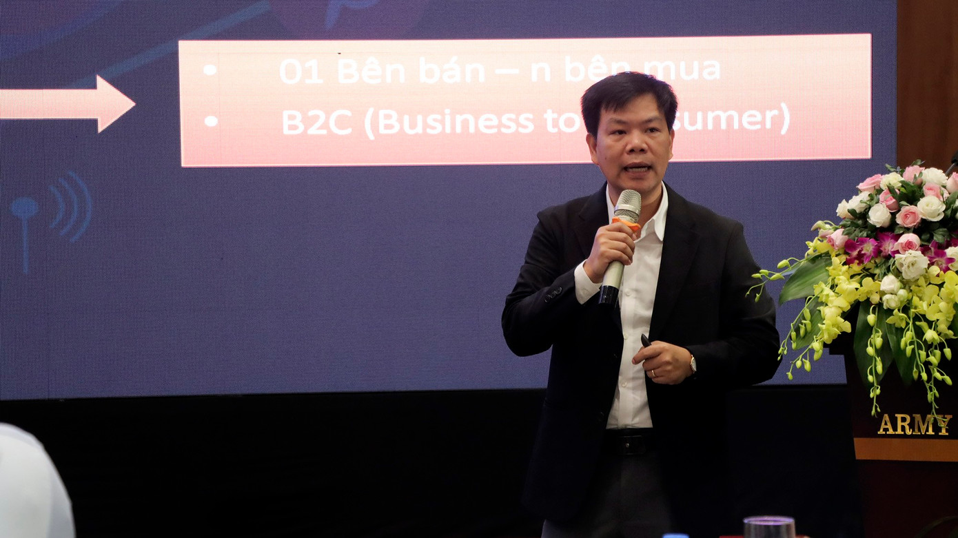 Ông Nguyễn Hữu Tuấn, Đại diện Cục Thương mại điện tử và Kinh tế số chia sẻ tại Hội thảo