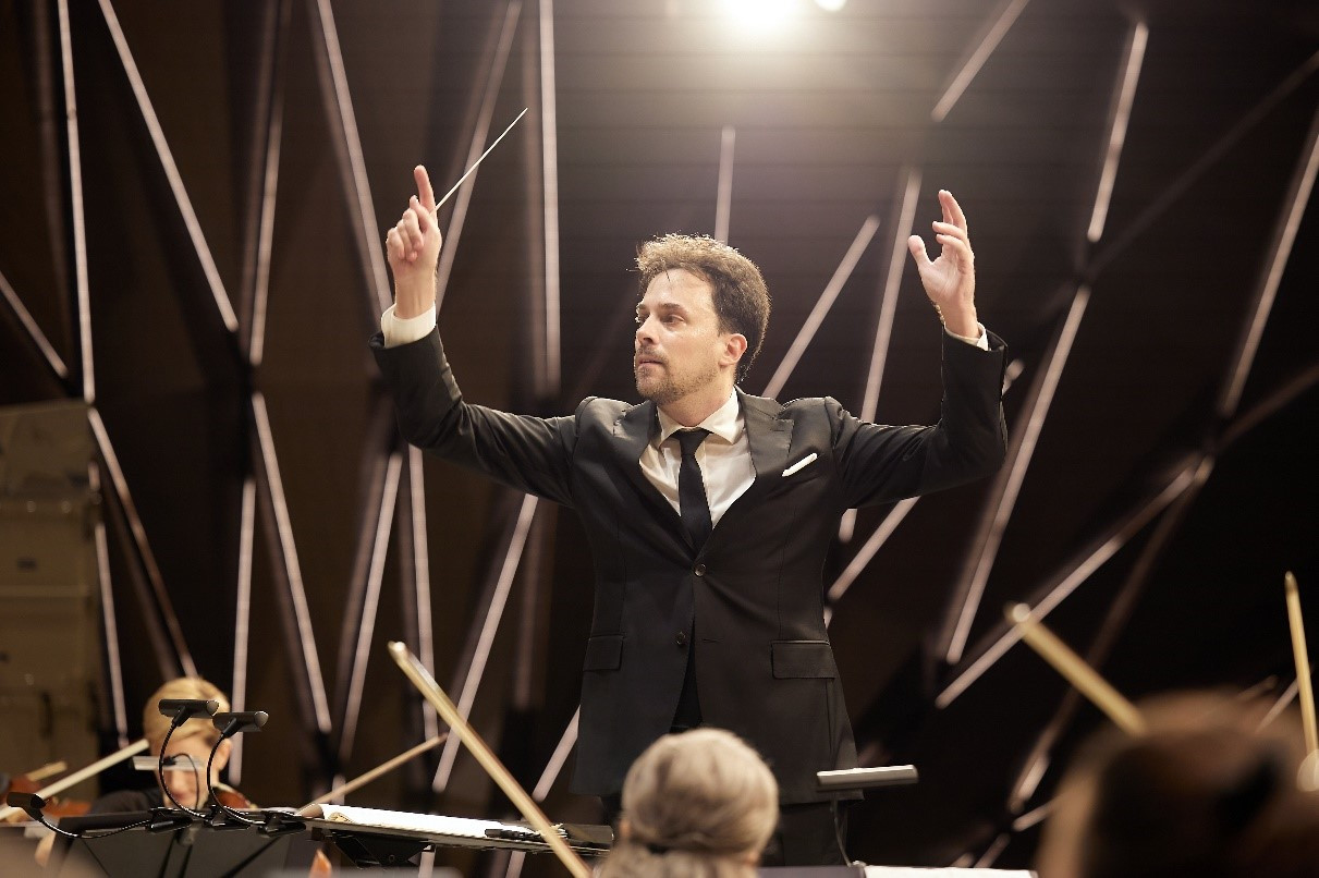 Nhạc trưởng lừng danh người Pháp Olivier Ochanine Nhạc trưởng lừng danh người Pháp Olivier Ochanine