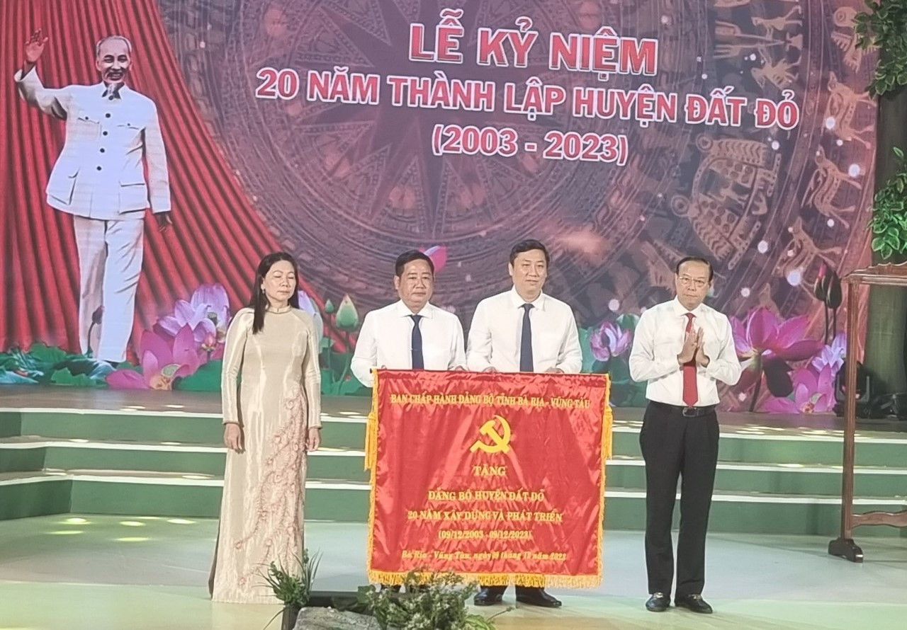 Lãnh đạo tỉnh Bà Rịa – Vũng Tàu chúc mừng huyện Đất Đỏ