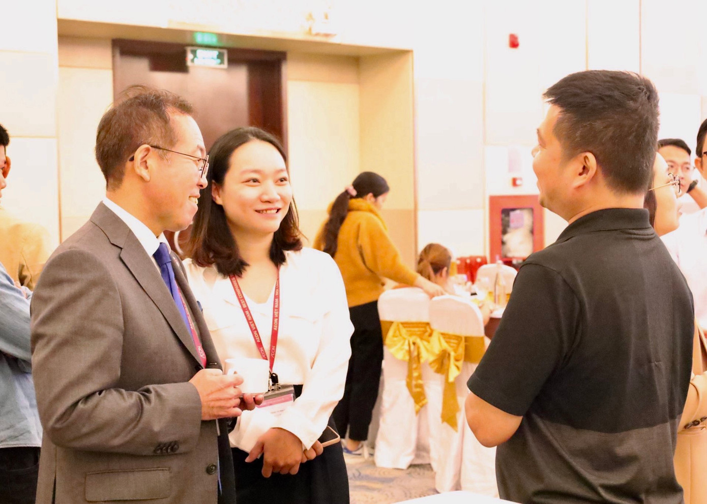 Ông Nishikawa Satoshi, Giám đốc khu vực miền Bắc và miền Trung của AEON Việt Nam trao đổi cùng nhà cung cấp tại sự kiện Ông Nishikawa Satoshi, Giám đốc khu vực miền Bắc và miền Trung của AEON Việt Nam trao đổi cùng nhà cung cấp tại sự kiện
