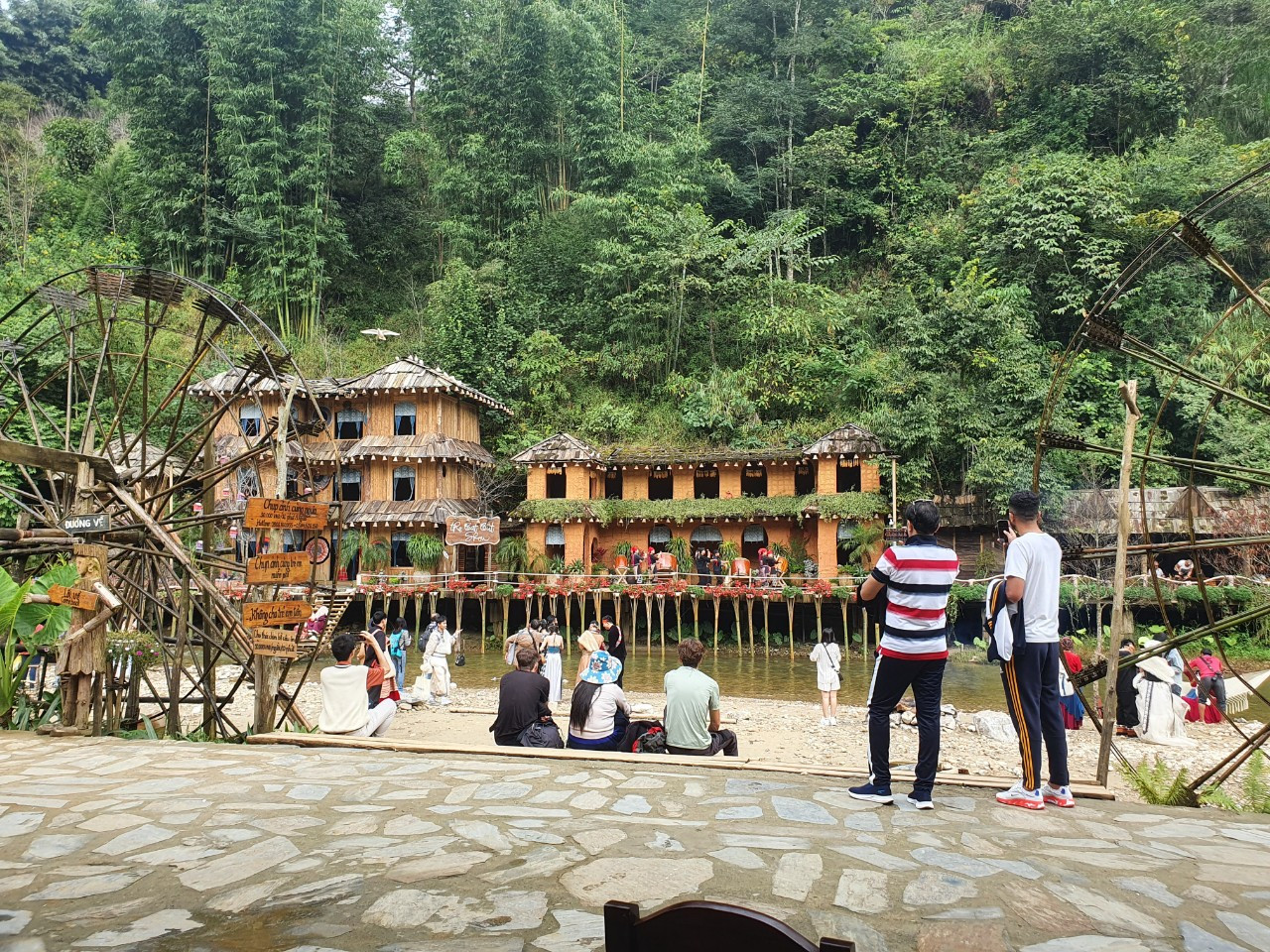 Các chương trình biểu diễn Cát Cát Show thu hút du khách