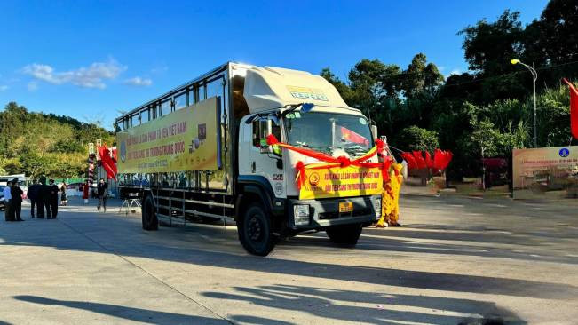 Lô sản phẩm tổ yến đầu tiên xuất khẩu sang Trung Quốc qua cửa khẩu Hữu Nghị