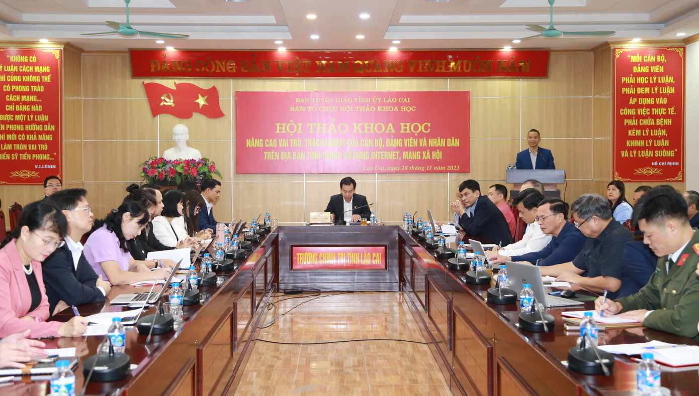 Quang cảnh buổi hội thảo Quang cảnh buổi hội thảo