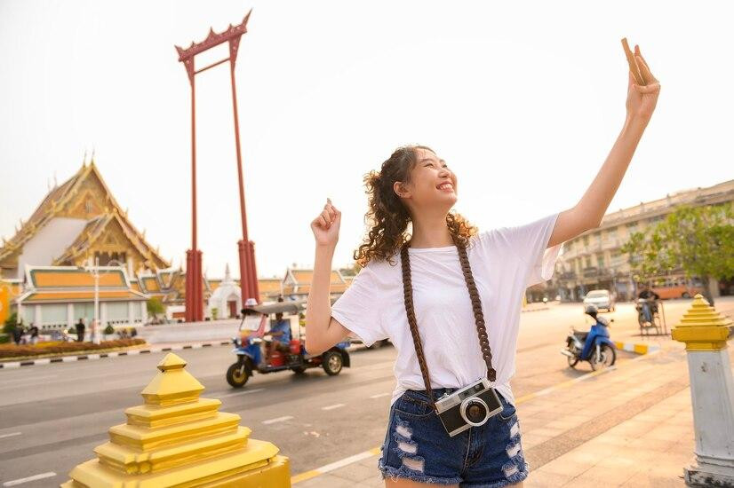 Vi vu đến Thái Lan với vé máy bay giá rẻ.@Freepik