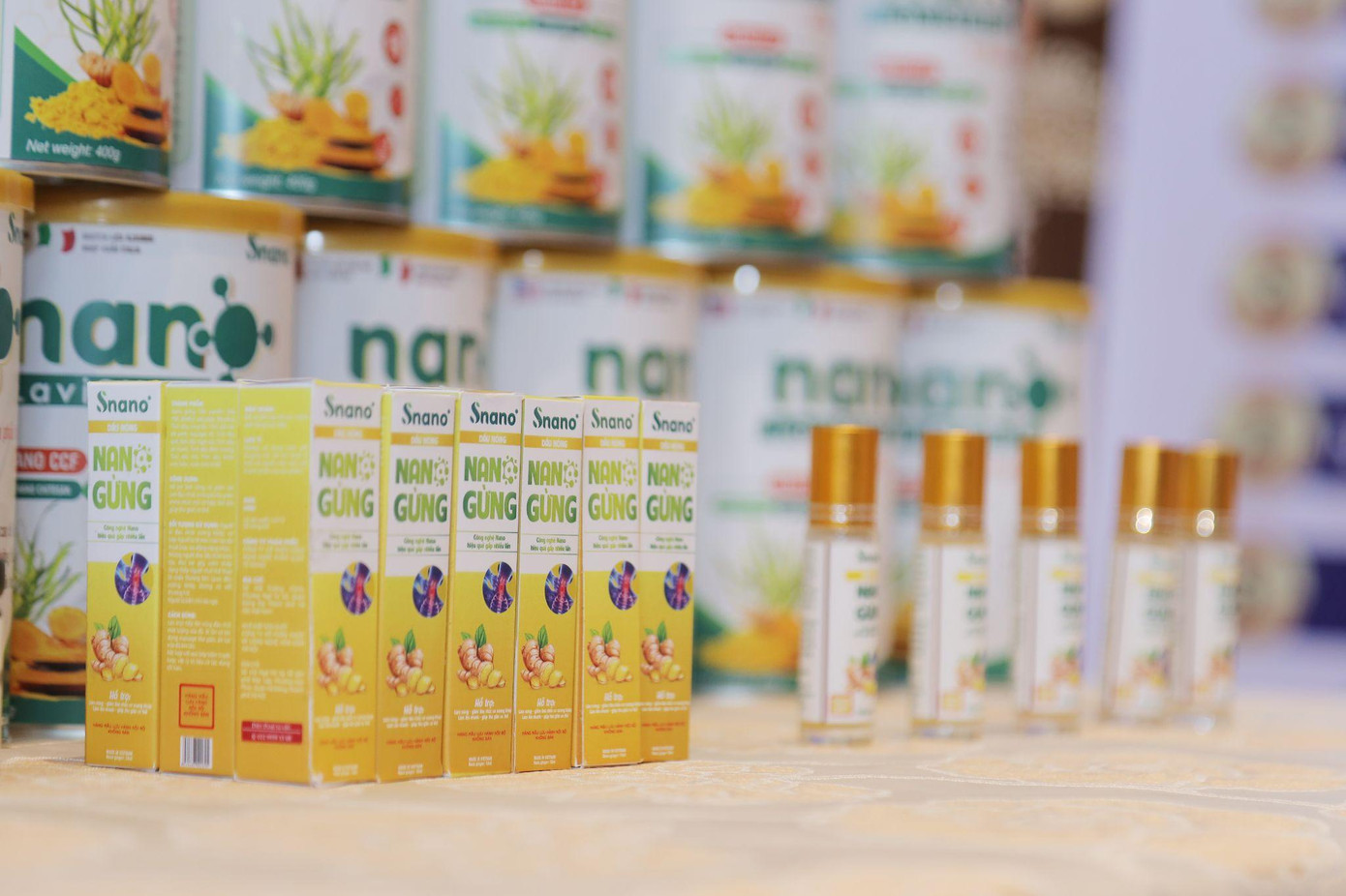 Sản phẩm tinh dầu Nano gừng và Sữa Nano Lavisure được giới thiệu trong lễ ra mắt