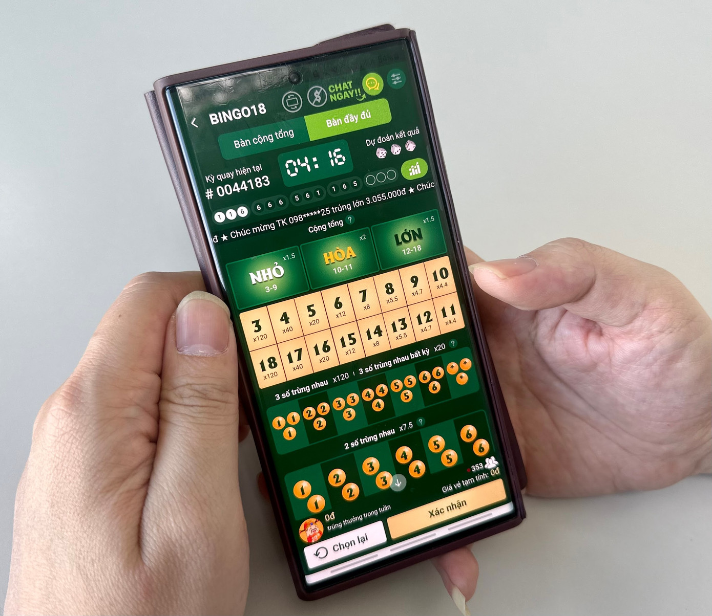 Bingo18 chỉ có trên Vietlott SMS, thường xuyên thu hút hàng trăm người chơi trực tuyến cùng lúc. Bingo18 chỉ có trên Vietlott SMS, thường xuyên thu hút hàng trăm người chơi trực tuyến cùng lúc.